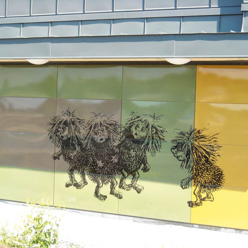 Lindöskolan, Norrköping, emalinen julkisivu